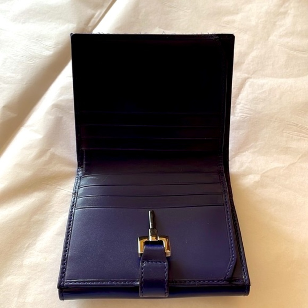 Compact Gucci Wallet. NWOT - Picture 3 of 15